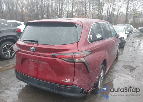 2021 Toyota Sienna Le z USA, uszkodzony, nr VIN 5TDKRKEC6MS046707
